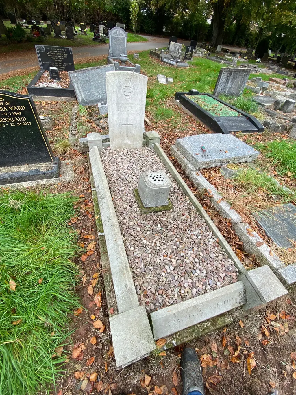 The Warwickshire Armed Forces’ Lodge (WAFL) No. 10039 was formed in October 2023. The Lodge is settling into a good routine, embracing all the tenets and principles of Freemasonry but, more recently, has found form in supporting a cause close to its heart: the Commonwealth War Graves Commission. Scott McKenna set the initial links up and the baton was then taken on by the lodge’s first initiate, Peter Ridley.