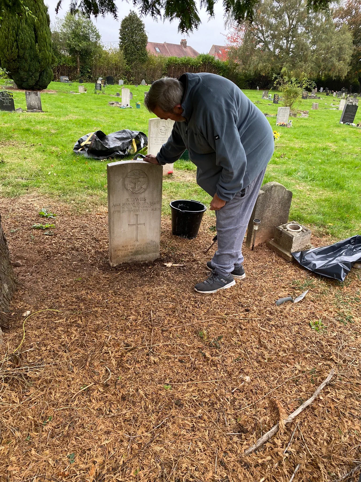 The Warwickshire Armed Forces’ Lodge (WAFL) No. 10039 was formed in October 2023. The Lodge is settling into a good routine, embracing all the tenets and principles of Freemasonry but, more recently, has found form in supporting a cause close to its heart: the Commonwealth War Graves Commission. Scott McKenna set the initial links up and the baton was then taken on by the lodge’s first initiate, Peter Ridley.
