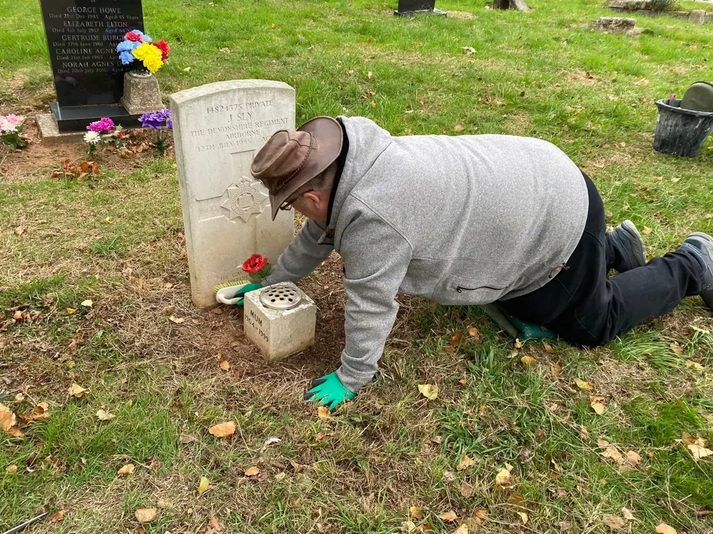 The Warwickshire Armed Forces’ Lodge (WAFL) No. 10039 was formed in October 2023. The Lodge is settling into a good routine, embracing all the tenets and principles of Freemasonry but, more recently, has found form in supporting a cause close to its heart: the Commonwealth War Graves Commission. Scott McKenna set the initial links up and the baton was then taken on by the lodge’s first initiate, Peter Ridley.